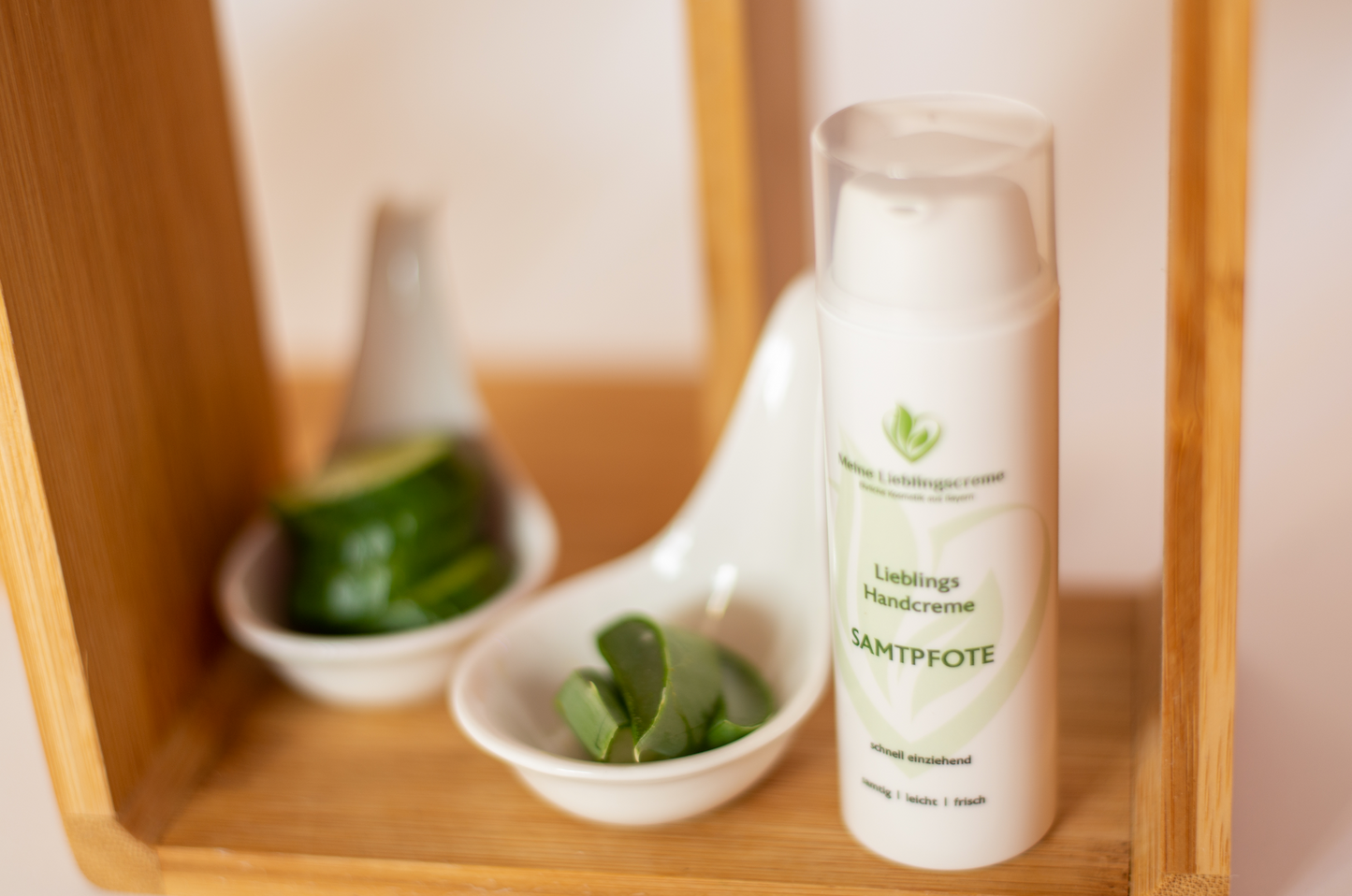 Natürliche und regionale Handcreme "Samtpfote" für samtig weiche Hände.