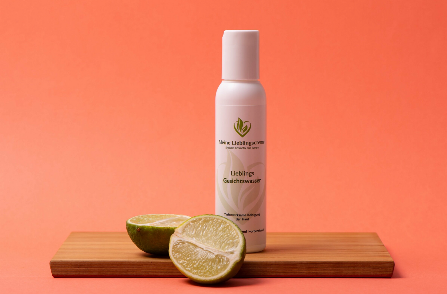 Natürliches Gesichtswasser zur schonenden Hautreinigung