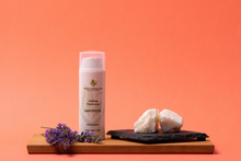 Lade das Bild in den Galerie-Viewer, Samtig pflegende Handcreme "Samtpfote". Regional und ergiebig.