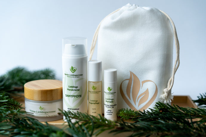 Handcreme, Augenpflege, Gesichtspflege und Lippenpflege im hochwertigen Geschenksackerl.